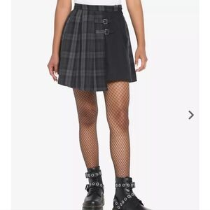 Hot Topic Black & Grey Plaid Buckle Asymmetrical Pleated Skirt